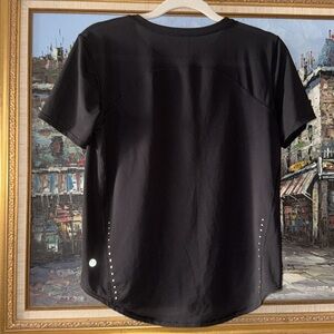 Lululemon black cropped t- shirt size 6
